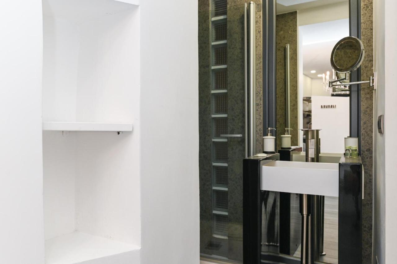 The Essential Trastevere Design Studio Рим Экстерьер фото