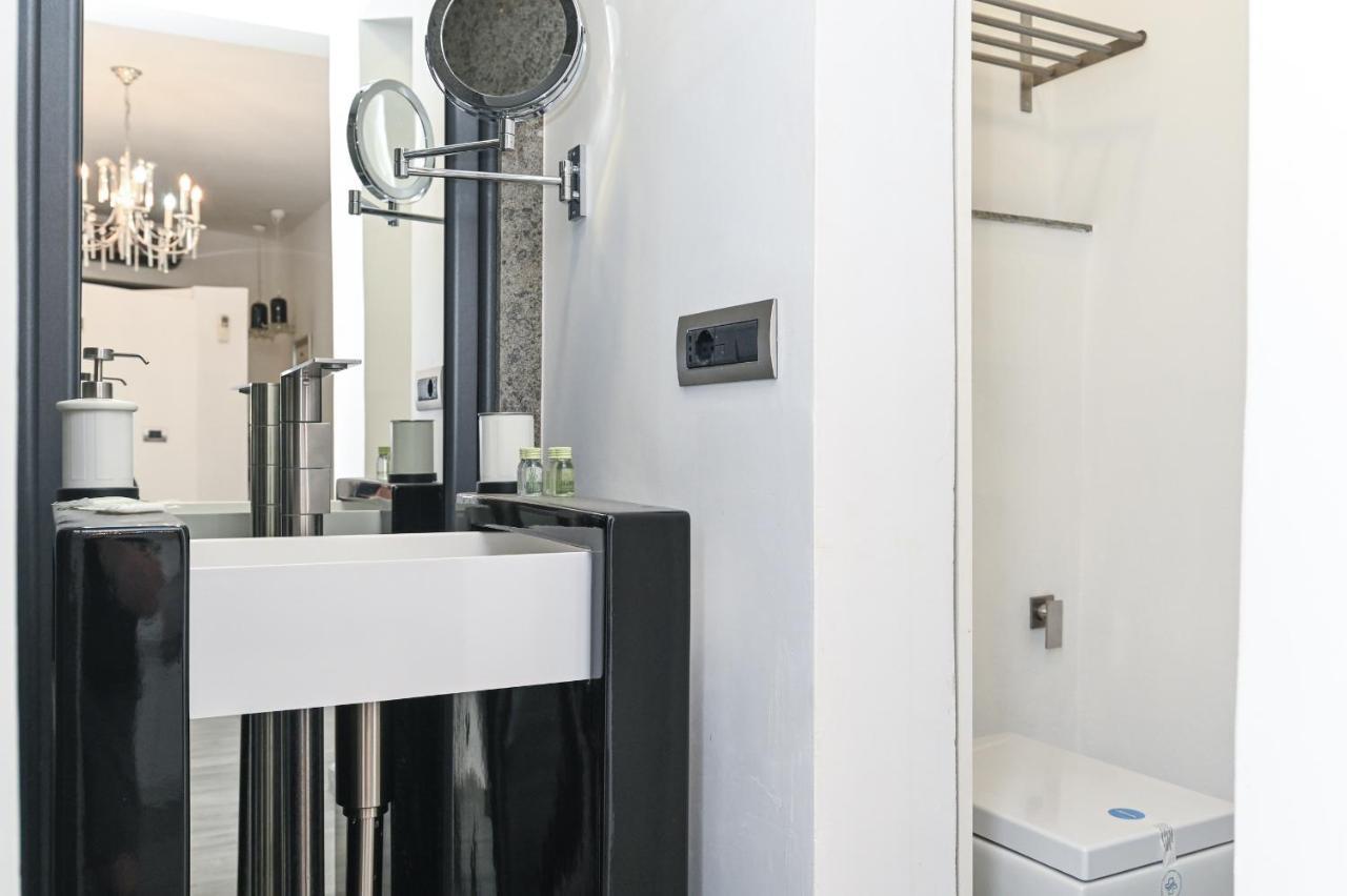 The Essential Trastevere Design Studio Рим Экстерьер фото
