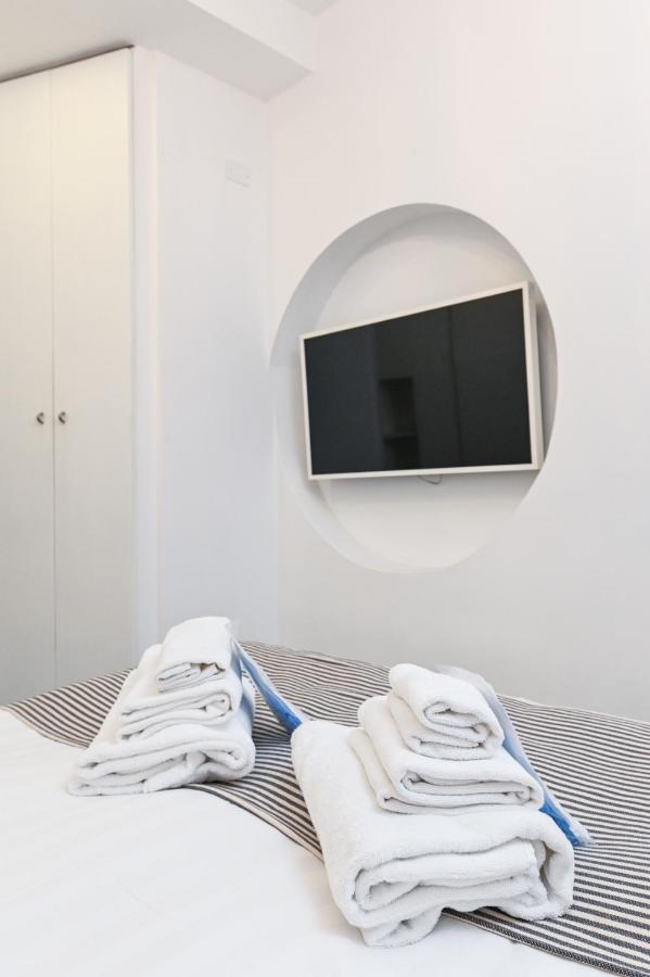 The Essential Trastevere Design Studio Рим Экстерьер фото