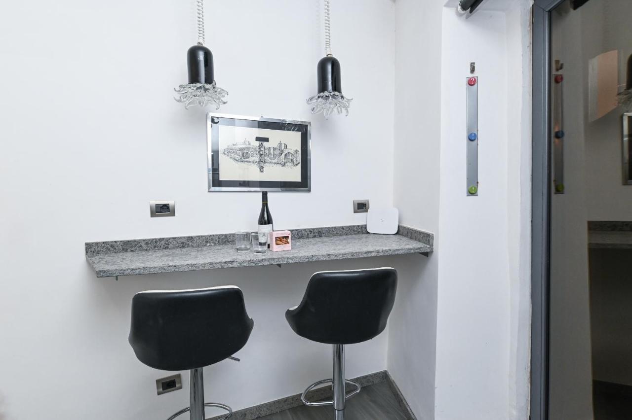 The Essential Trastevere Design Studio Рим Экстерьер фото