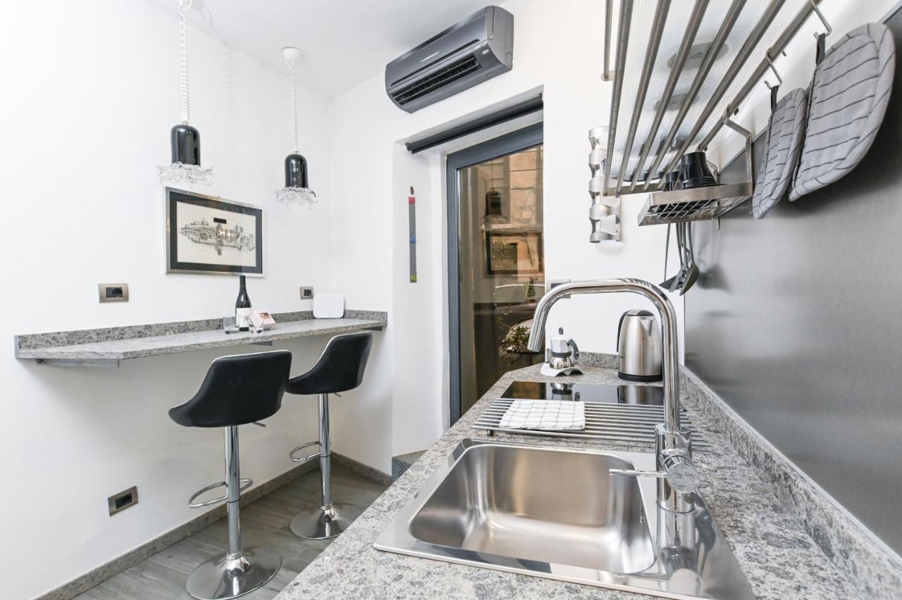 The Essential Trastevere Design Studio Рим Экстерьер фото
