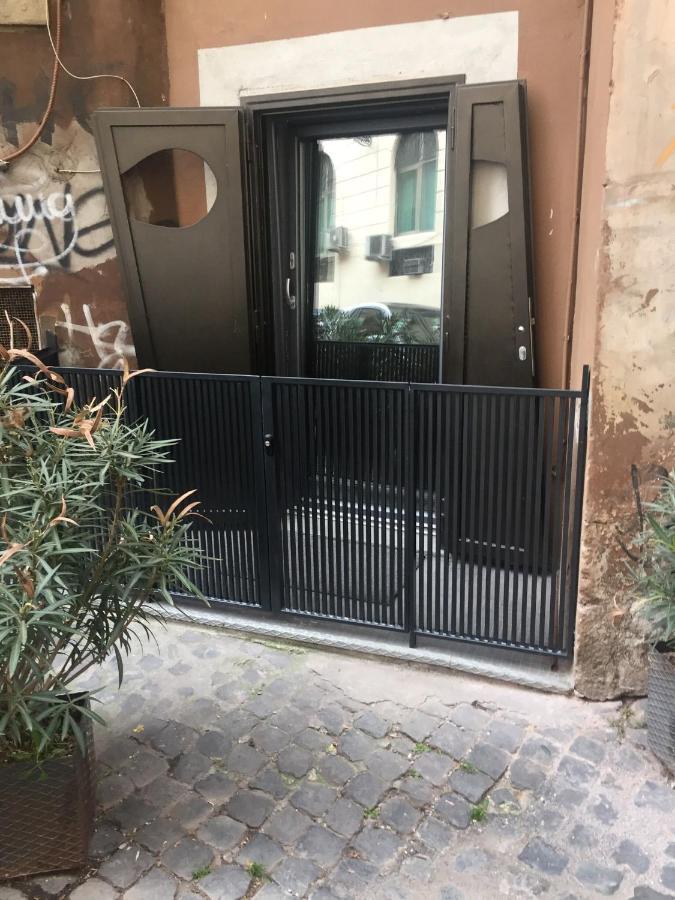 The Essential Trastevere Design Studio Рим Экстерьер фото